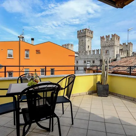 Desenzanoloft Official Partner Homes & By Marriott Bonvoy - Penthouse Never Say Never Castle View Apartment