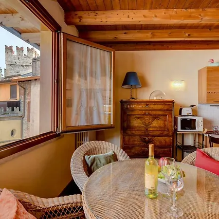 Desenzanoloft Official Partner Homes & By Marriott Bonvoy - Penthouse Never Say Never Castle View Apartment Sirmione